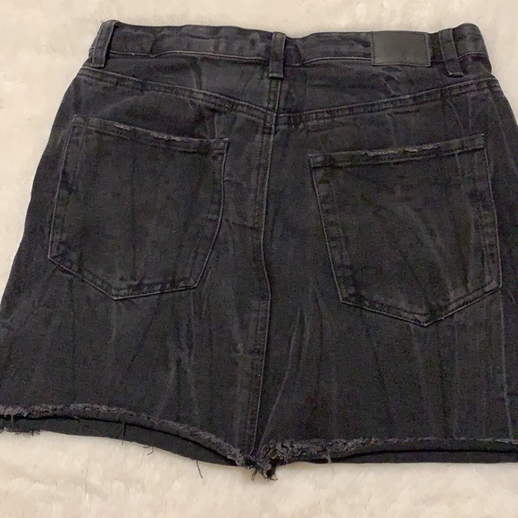 Black mini skirt - Picture 2 of 5